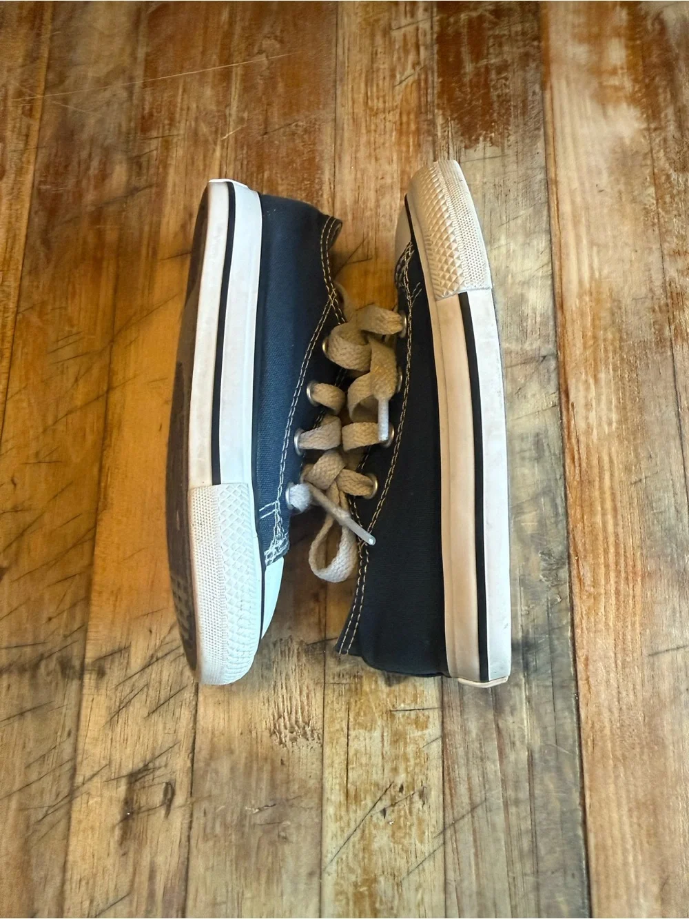 Converse Kids Low-Top Sneakers in Navy and White